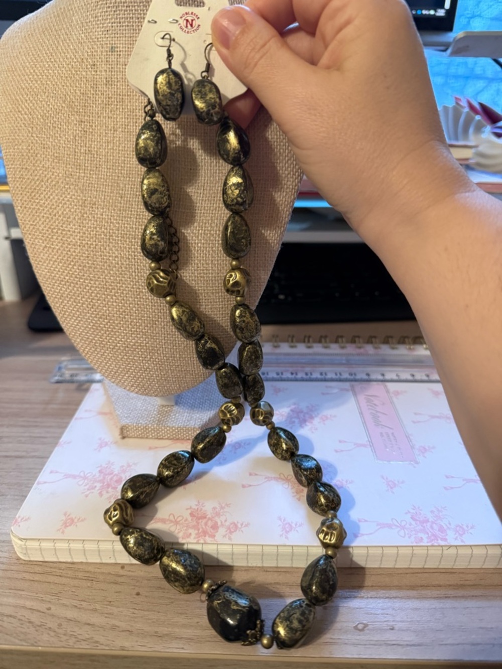Noblesse Collection Black Gold Marbled Chunky Bead Necklace &‎ Earrings Set